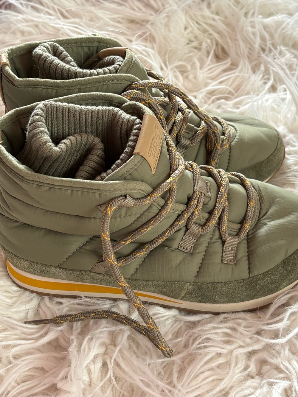 Teva Ember Lace Quilted Ankle Booties Burnt Olive Green Size 6 - Picture 2 of 6